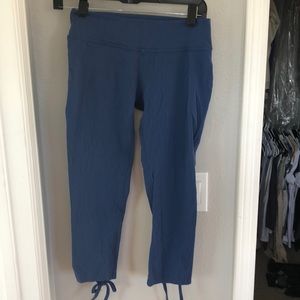 Blue Beyond Yoga capri pants.Medium .